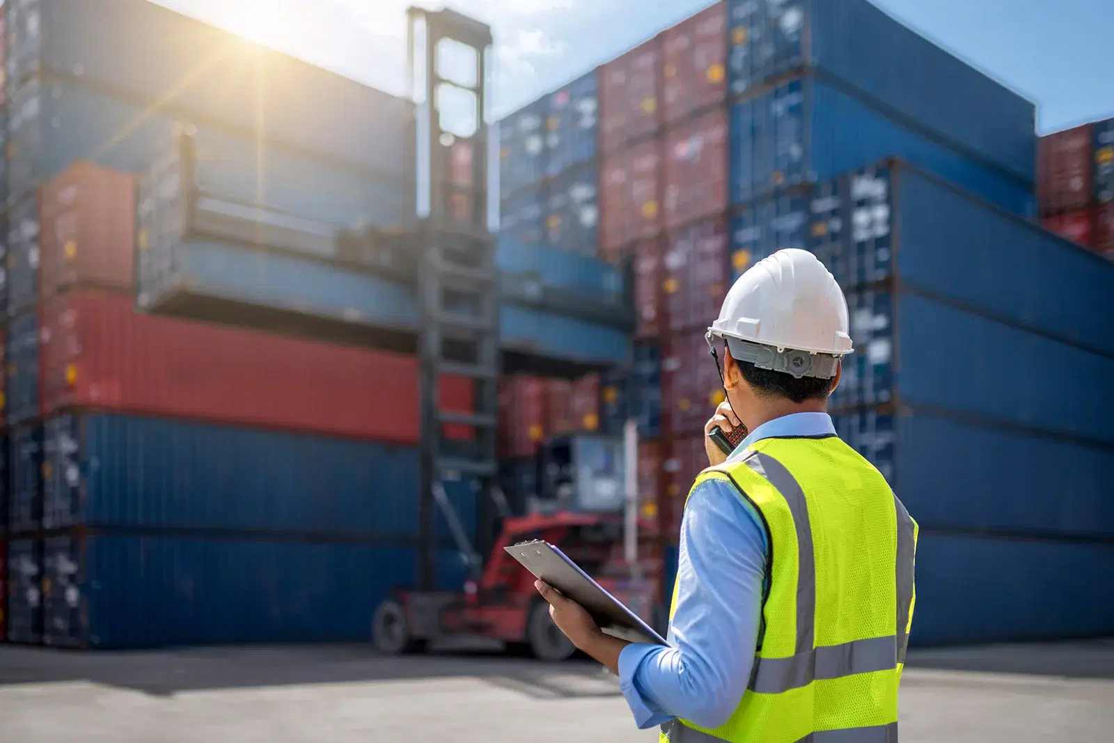 Descubra como funciona o desembaraço aduaneiro nas importações e exportações