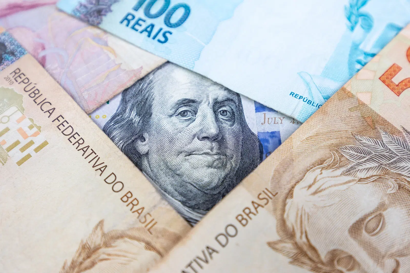 Aumento do Dólar em 2024: O Que Esperar e Como Impacta a Economia Brasileira